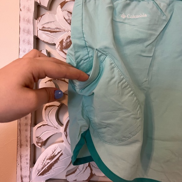 Columbia Women’s Turquoise Running Shorts with Blue Contrast Trim (Medium) - Picture 3 of 5